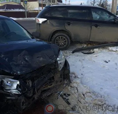 В Орле при столкновении двух автомобилей пострадала 67-летняя женщина
