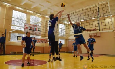 Сборная Орловского облсовета сыграла в волейбол с командой ОрёлГАУ