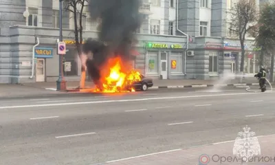 Утром в Орле на площади Мира сгорел автомобиль