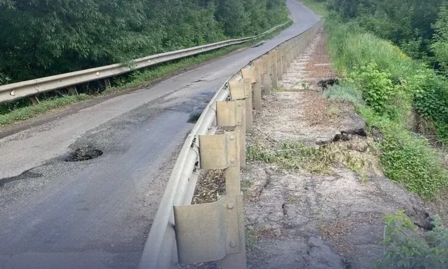 Жители трёх орловских сёл два года не могут добиться восстановления моста