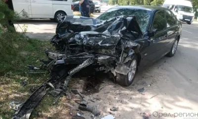 В Ливнах BMW и Mercedes не поделили дорогу