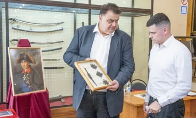 Алексей Каменский передал артефакты в фонд Орловского краеведческого музея