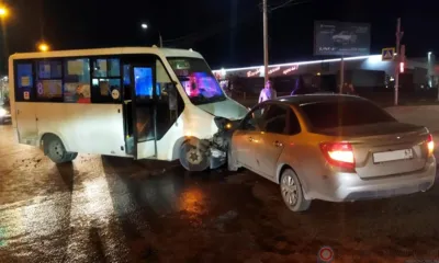 В Орле при столкновении маршрутки с легковушкой пострадали 4 человека