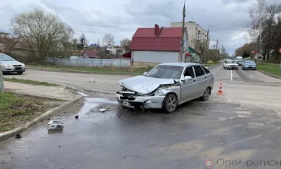 В Мценске Volkswagen Transporter и ВАЗ-2112 не поделили дорогу