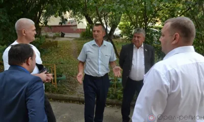 Орловские депутаты побывали на объектах капитального ремонта по улице Комсомольской