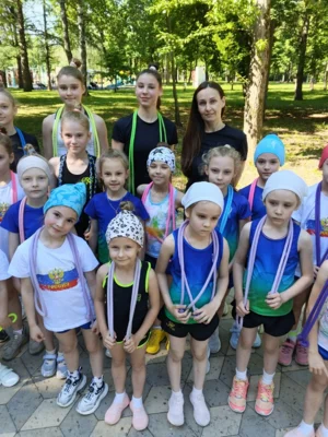 Фото 1. Совсем маленькие орловчанки выходят на утренние тренировки в парк