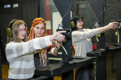 Фото 6. Орловские журналисты взялись за оружие в рамках турнира по стрельбе «Открытая Росгвардия — 2026»