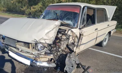 Под Орлом лоб в лоб столкнулись ВАЗ и КамАЗ