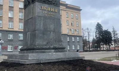 Полицейские задержали мужчину, пытавшегося сжечь памятник в центре Орла