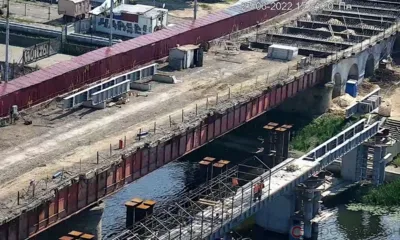 В Орле к концу недели смонтируют последний пролёт пешеходной переправы Красного моста