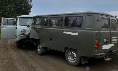 В Колпнянском районе лоб в лоб столкнулись два УАЗа