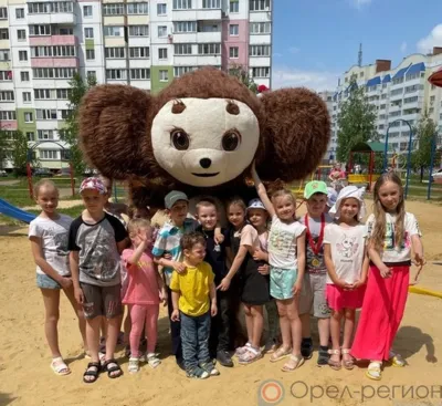 Дарят праздник Лола и Чебушастик