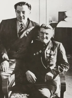 Защитники Сталинграда Герой Советского Союза Я. Ф. Павлов и И. В. Воронов. 1977 год