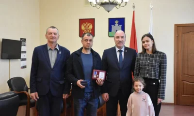 Леонид Музалевский вручил медаль «За самоотверженность и патриотизм» орловскому участнику СВО