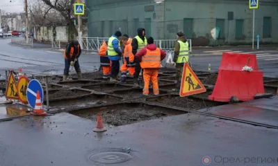 В Орле на улице Ленина укладывают рельсы