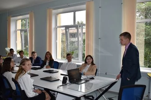 Инженер «Россети Центр Орелэнерго» Александр Лансберг прочел лекцию для одаренных детей