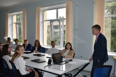 Инженер «Россети Центр Орелэнерго» Александр Лансберг прочел лекцию для одаренных детей