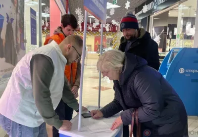 Точки сбора подписей в поддержку Владимира Путина на выборах президента работают в Орле, Мценске и Ливнах