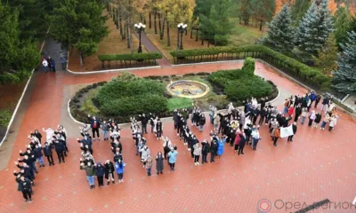 Орловские студенты выстроились в «Россию»