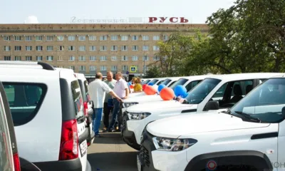 Орловские медучреждения получили новые автомобили. Фоторепортаж