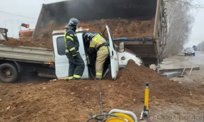 В Ливенском районе КамАЗ опрокинулся на «Газель»