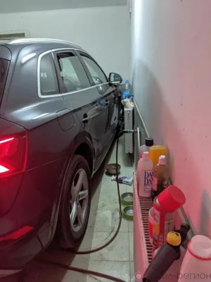 В Орле водитель Audi Q5 протаранил гаражные ворота