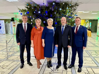 Фото 2. Депутаты Орловского областного Совета на время зимних каникул стали добрыми волшебниками