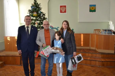 Фото 3. Депутаты Орловского областного Совета на время зимних каникул стали добрыми волшебниками