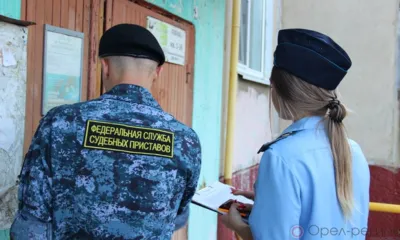 После вмешательства орловских приставов в доме отремонтировали подъезд
