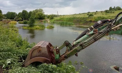 В Колпне расчищают русло реки Сосны