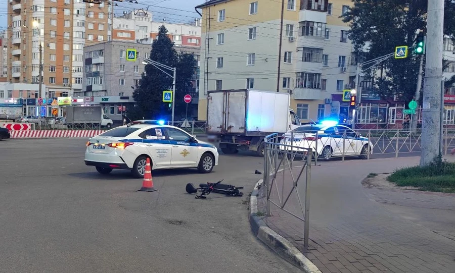 В Орле «Газель» сбила мужчину на электросамокате