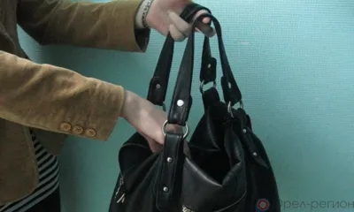 Работница кафе украла у орловчанки 15 тысяч рублей