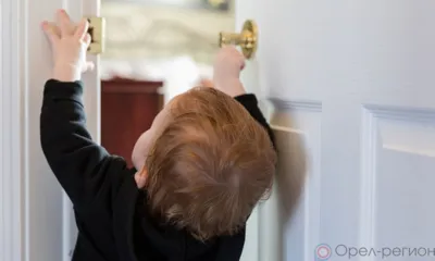 Спасатели в Новосиле вскрыли квартиру с трёхлетним ребёнком внутри