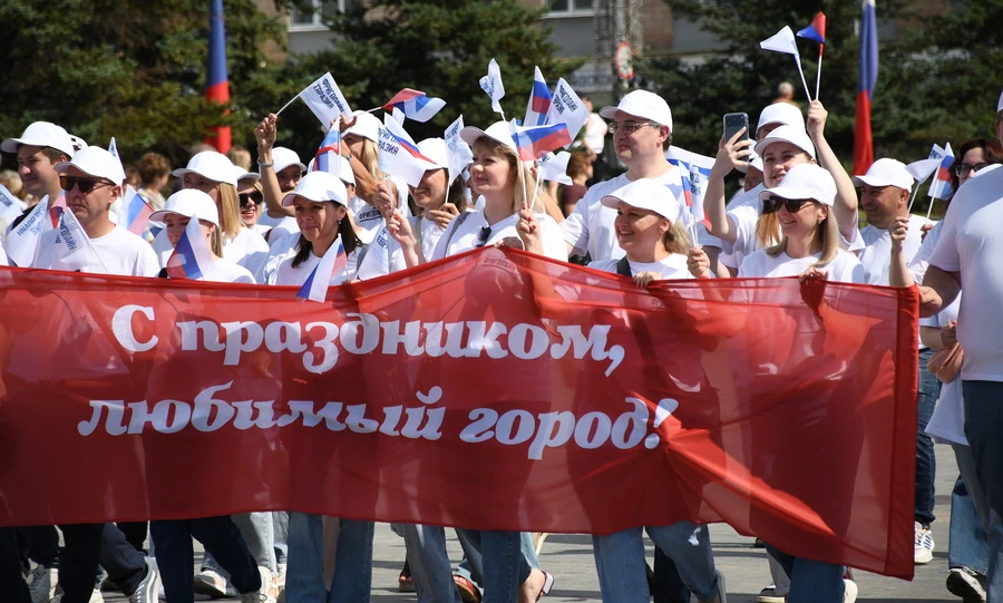 Труженики региона отметили День города Орла парадом предприятий