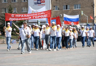 Фото 2. Труженики региона отметили День города Орла парадом предприятий