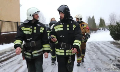 Орловские блогеры примерили на себя профессии пожарного и психолога