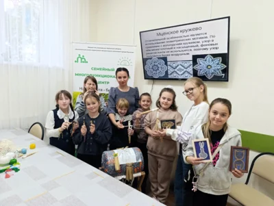 В Семейном МФЦ города Мценска провели мастер-класс по кружевоплетению