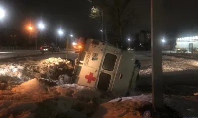 В Орле перевернулся автомобиль скорой помощи