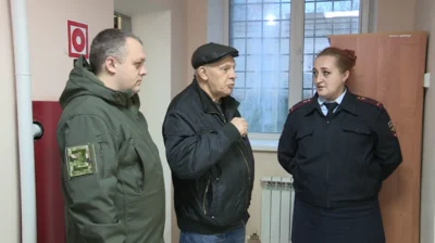 Фото 2. Орловские общественники отправились в ИВС