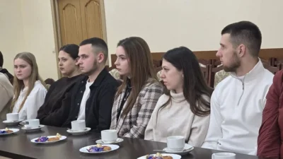 Фото 2. Руководство орловского вуза пригласило студенческие семьи на чай