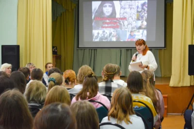 Фото 4. Орловские студенты встретились с матерями погибших защитников Отечества
