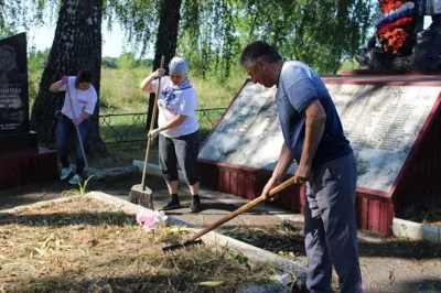 В селе Среднее Верховского района привели в порядок братское захоронение