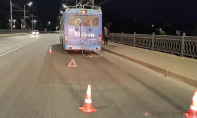 В Орле 16-летняя велосипедистка сбила пешехода и упала под троллейбус