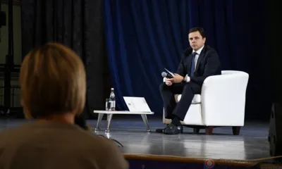 В тесном контакте