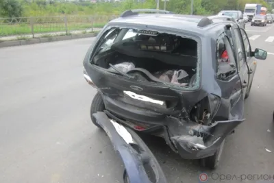 В Орле Mitsubishi Carisma протаранил Lada Kalina