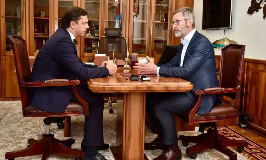 Андрей Клычков обсудил с гендиректором ООО «Керама Марацци» Игорем Ашихминым перспективы развития предприятия