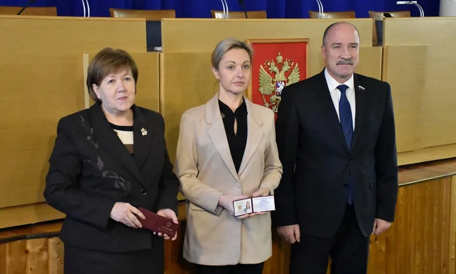 В Орле трём вновь назначенным мировым судьям вручили удостоверения