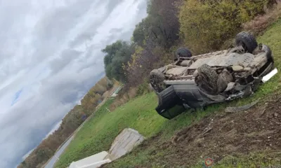 Под Орлом автомобиль съехал в кювет и перевернулся