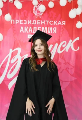 Фото 3. Выпускникам Президентской академии в Орле торжественно вручили дипломы с отличием