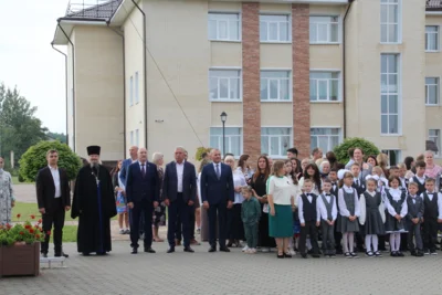 Фото 2. В духовно-православном центре «Вятский Посад» праздничное торжество 1 сентября началось с молебна
